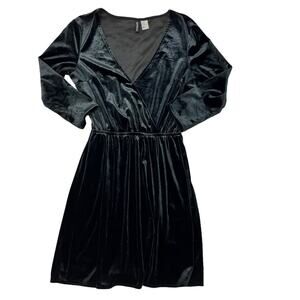 Divided velour black dress